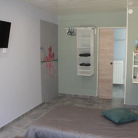 Chambres D'Hotes Des Couleurs Et Des Mots Villeneuve-de-Berg Esterno foto