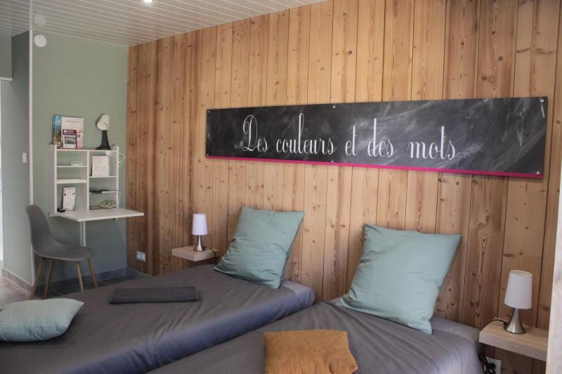 Chambres D'Hotes Des Couleurs Et Des Mots Villeneuve-de-Berg Esterno foto